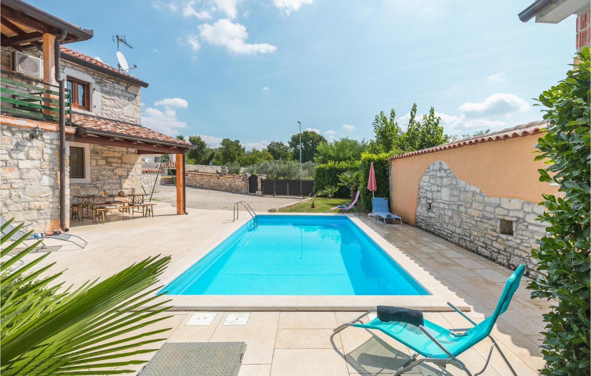 Lovely Home In Visnjan With Outdoor Swimming Pool 外观 照片