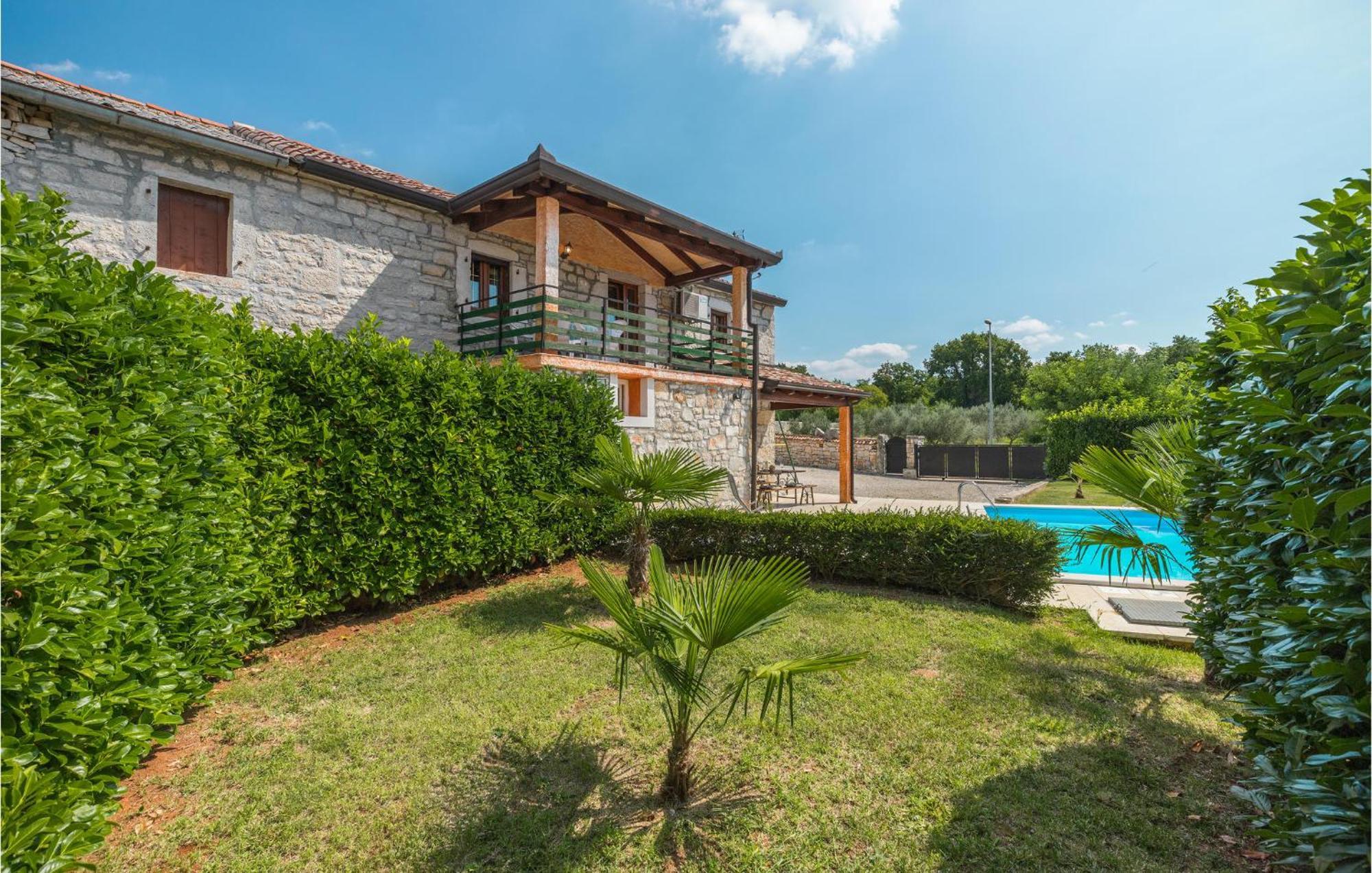 Lovely Home In Visnjan With Outdoor Swimming Pool 外观 照片