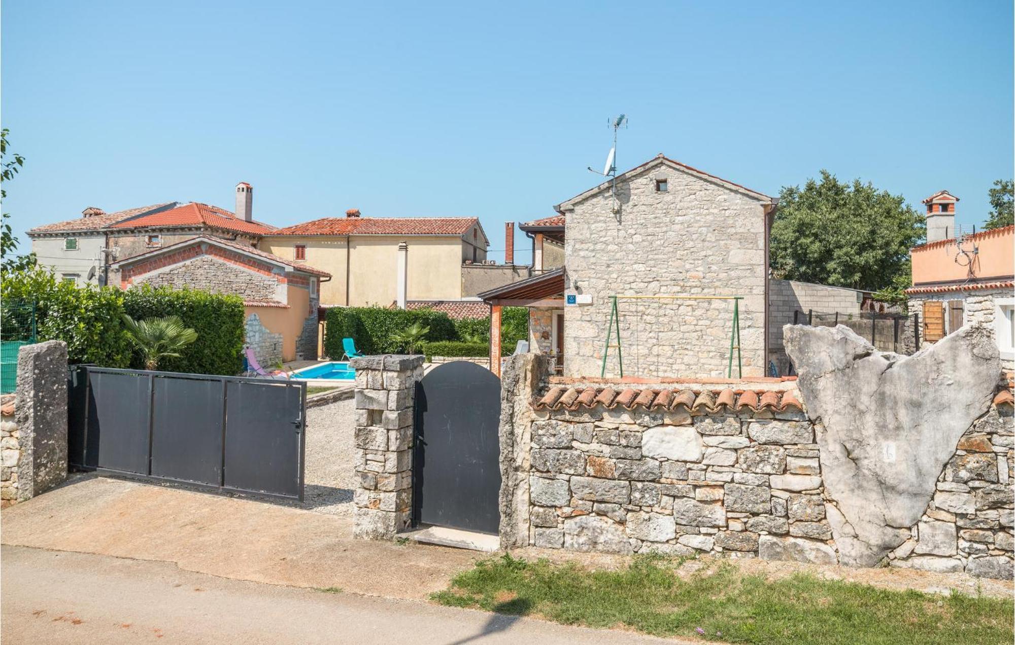Lovely Home In Visnjan With Outdoor Swimming Pool 外观 照片